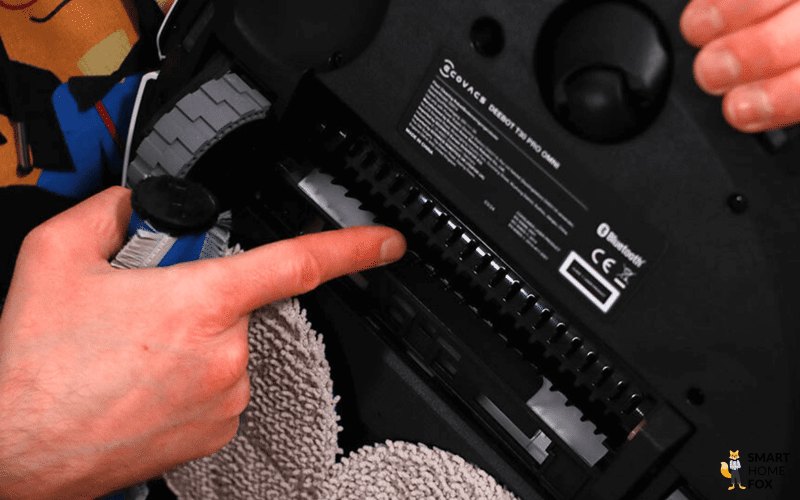 ECOVACS DEEBOT T30 Pro OMNI новый держатель щетки, вкл. ряд зубцов виден крупным планом.